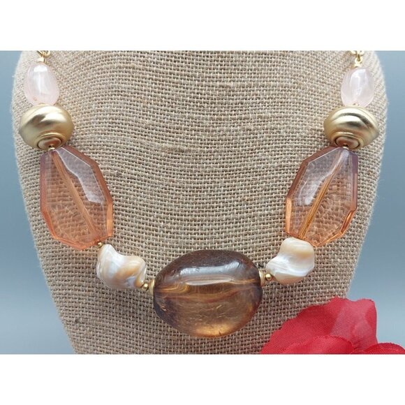 Jones New York Chunky Statement Collar Necklace Neutral Colors Shell Toggle MINT - Picture 3 of 8